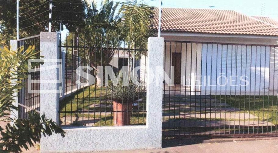 Atalaia/PR: Imóvel residencial, CASA com aproximadamente 185m², em alvenaria com acabamento em porcelanato, rebaixado em gesso e sancas, móveis planejados em cozinha, quartos e banheiro. Possui piscin, localizado em Atalaia - PR