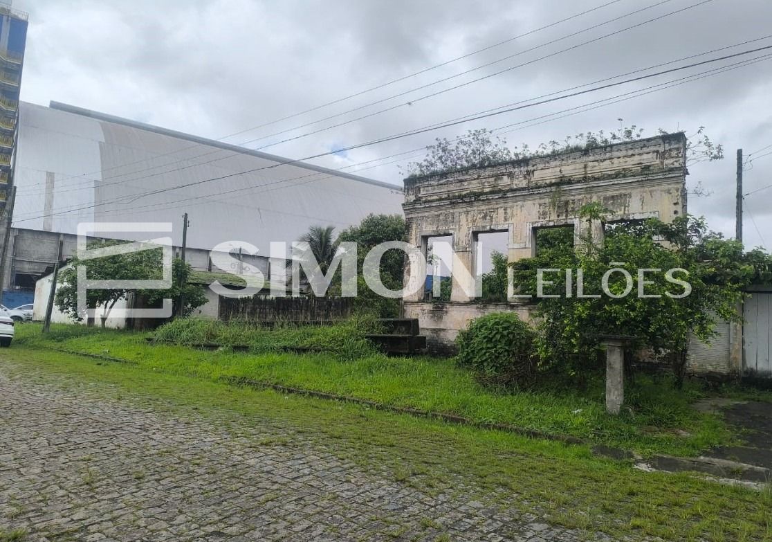Imagem do imóvel Uma casa com frente de tijolos e o restante de madeira, com três janelas de frente e um portão, sita à Rua Marques de Herval, hoje Avenida Gabriel de Lara, nº 2.265, esquina com a Rua Professor Décio