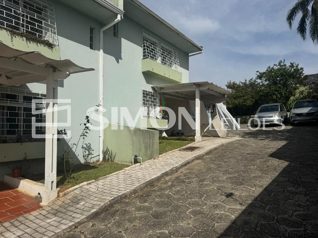 Casa nº 13, tipo “D”, integrante do Conjunto em Condomínio, com a área construída total de 78,60m², área útil de 76,60m², área de implantação no terreno de 39,30m², área não construída de utilização e, localizado em Curitiba - PR