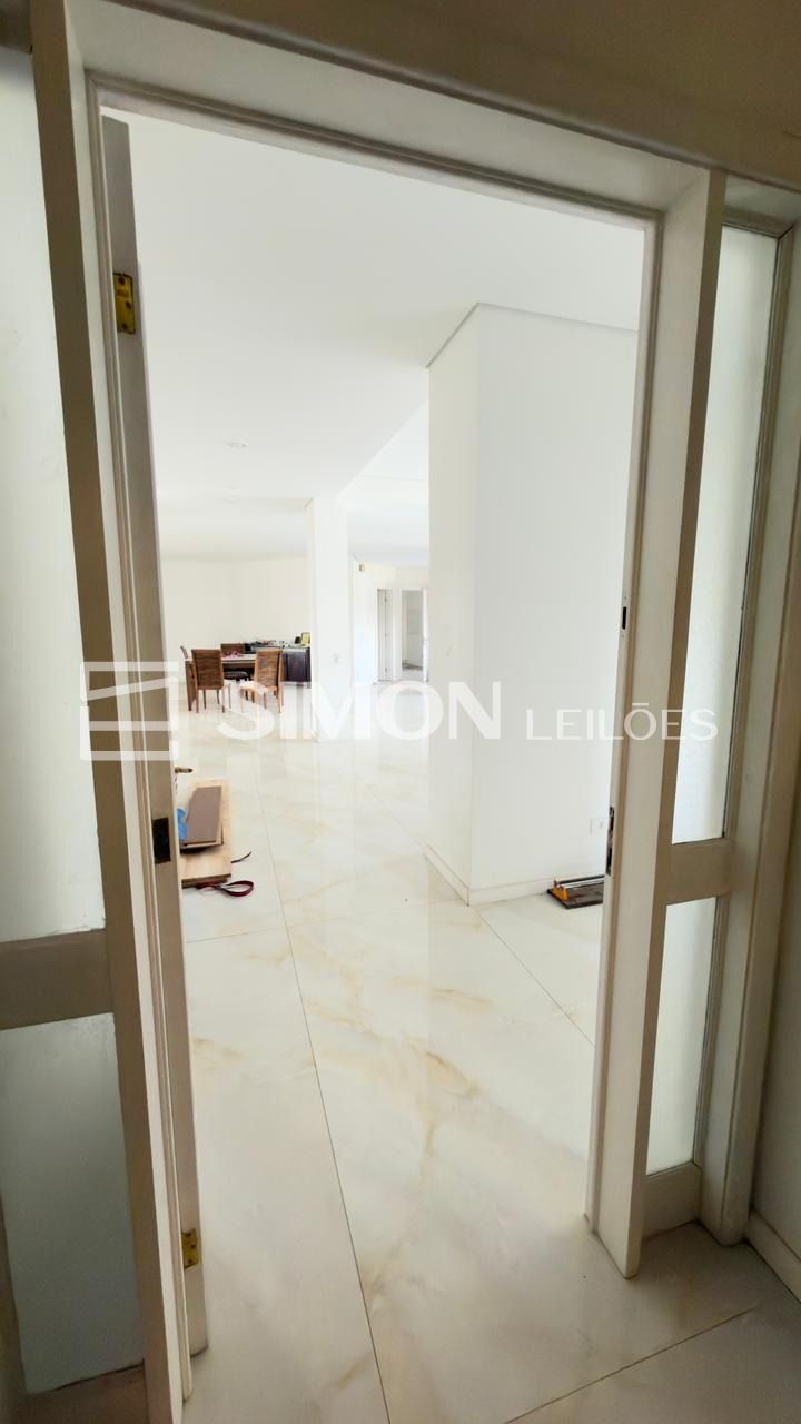 Apartamento nº. 401, Tipo I, do 5º pavimento ou 4º andar/Tipo, do EDIFÍCIO CAMBRIDGE, Bloco 04, integrante do Covent Garden Residence, situado na Alameda Dom Pedro II, nº. 571 em Curitiba/PR,, localizado em Curitiba - PR