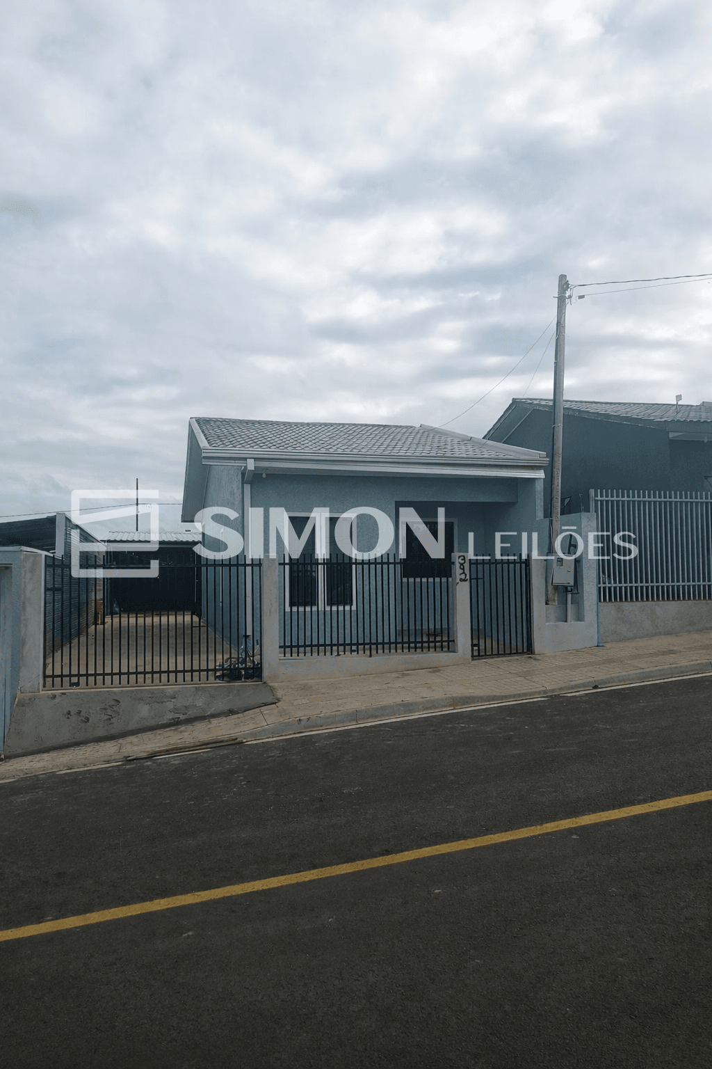 Um imóvel urbano Lote 10-02, Quadra 04, com área de 180,00m², localizado em Ivaí/PR, Loteamento Santa Helena, na Rua Prefeito Edoardo Graniska, nº402, com limites e confrontações constantes na matrícu, localizado em Ivaí - PR